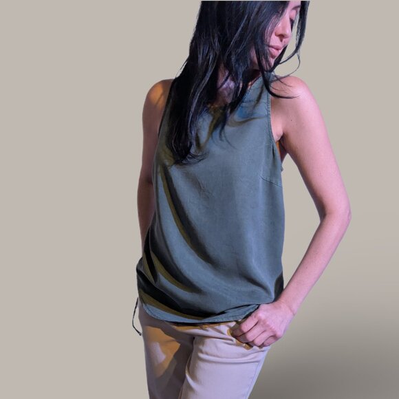 Universal Thread Women's Green Tank Top - Button Back details - Picture 1 of 7